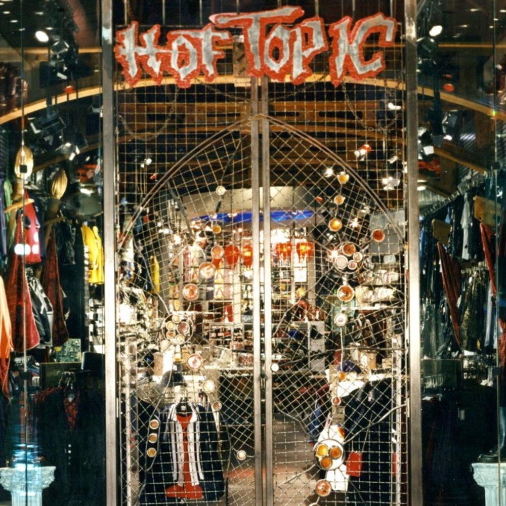 ISO 90s HOT TOPIC CLOTHING